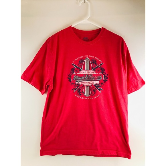 Izod Other - IZOD T-Shirt Men's Size Large Red Shred & Repeat Classic Relaxed Short Sleeve